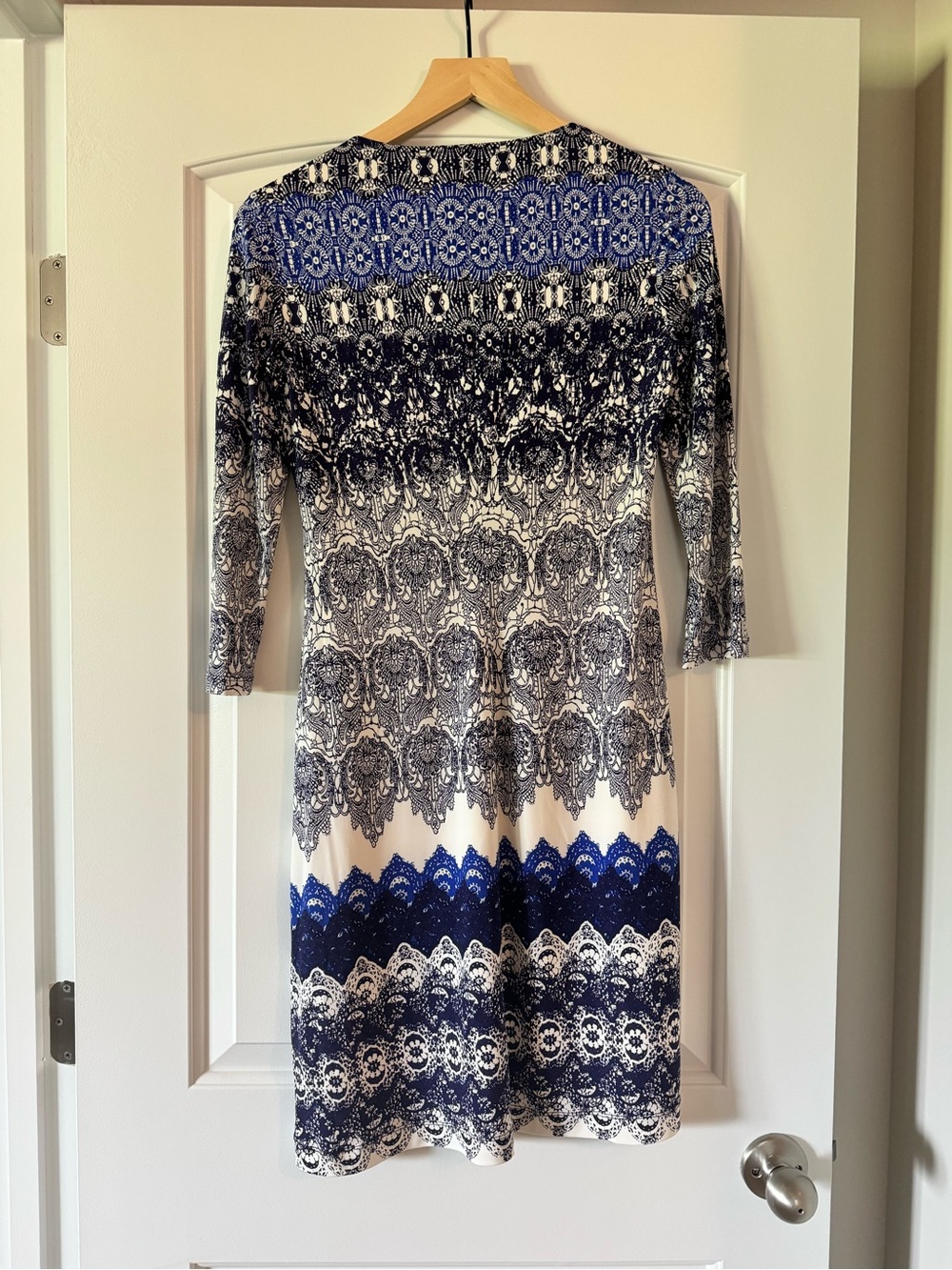 Donna Morgan Blue & Ivory Printed Sheath Dress Size 4 | Lined Career Dress - Picture 6 of 10